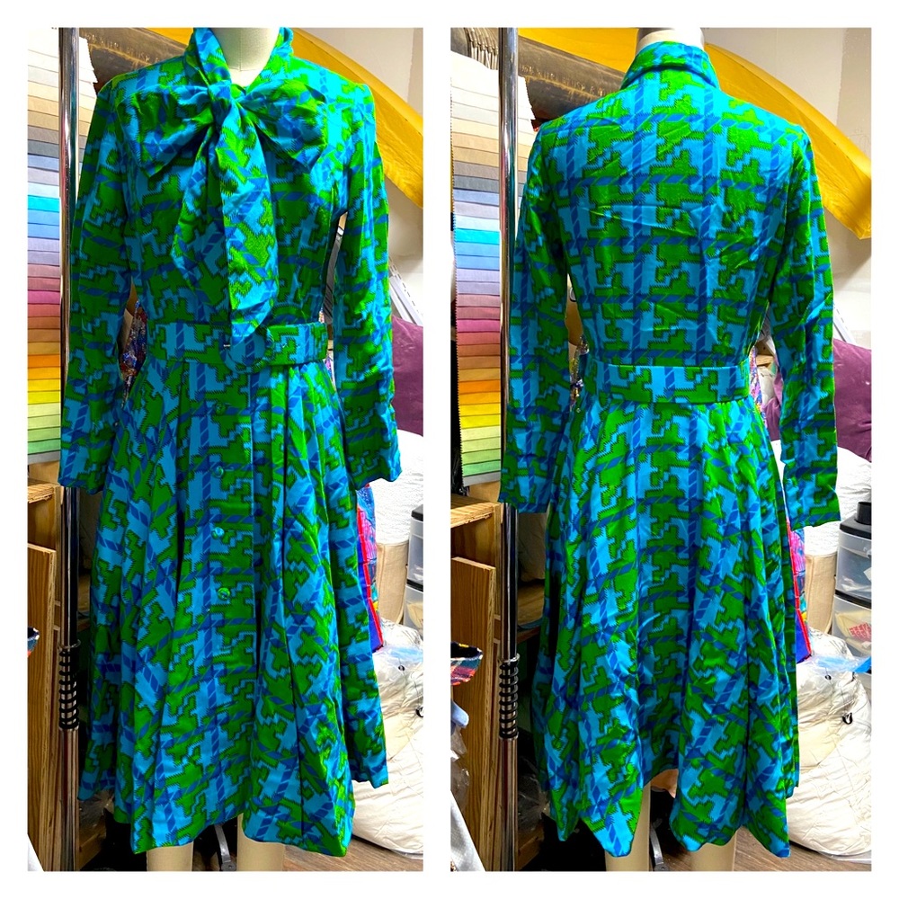 Incredible vintage wool hand screened dress in excellent vintage shape small